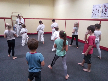 Karate dla dzieci w Ostrowcu Św. karate dla młodzieży, karate dla dorosłych